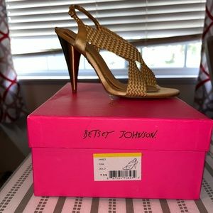 Betsy Johnson gold braided with metal heel 7.5
